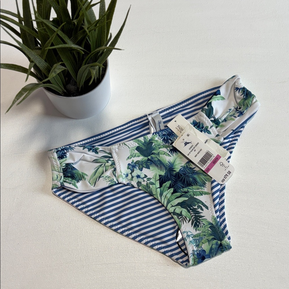 New Tommy Bahama
Art of Palms Reversible Shirred Hipster Bikini Bottom